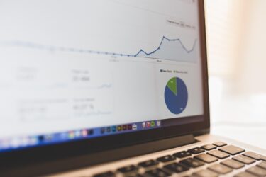 AIO（LLMO）対策は会社に外注すべき？よくある企業事例と解決法